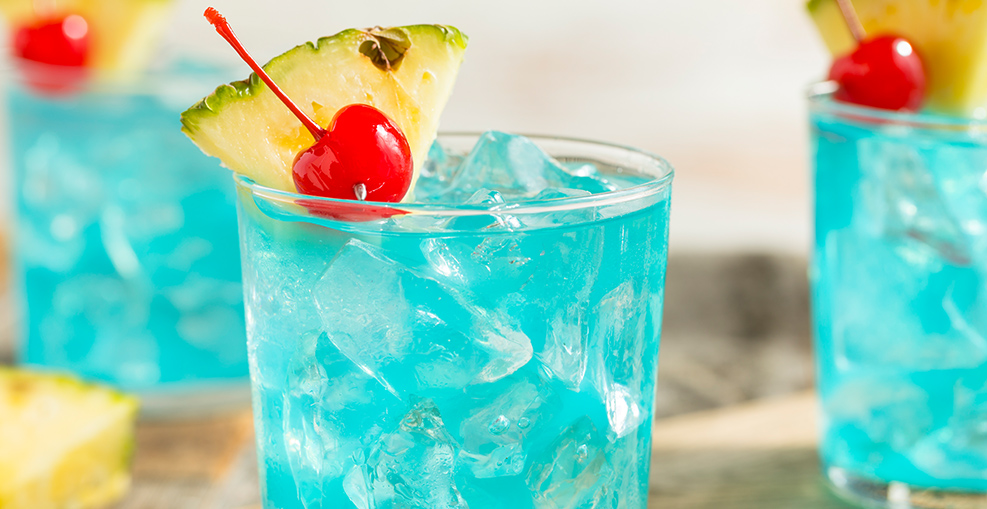Wie kann ich den Blue Hawaii Cocktail zubereiten?